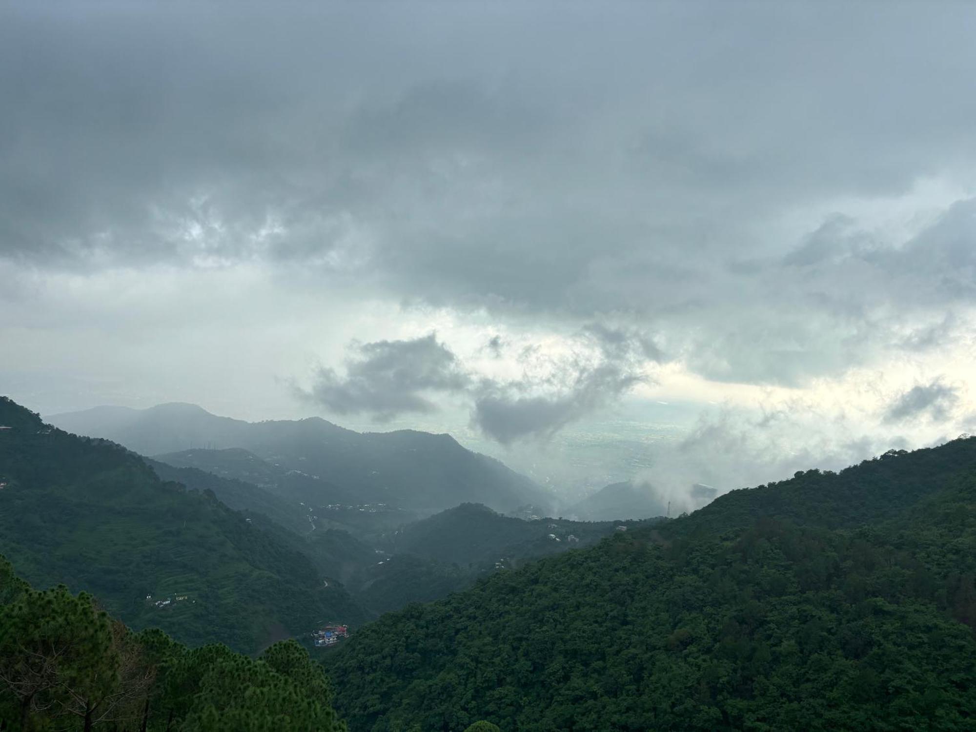 Family Suit Kasauli Zewnętrze zdjęcie